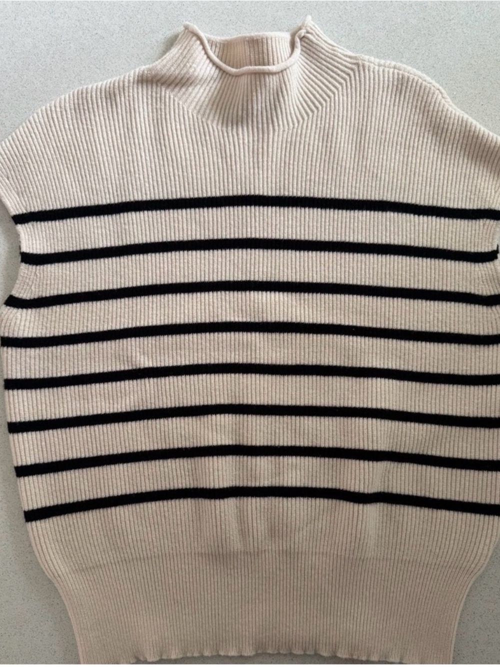 Merokeety Striped Mock Neck Sweater Vest in Cream and Black size M